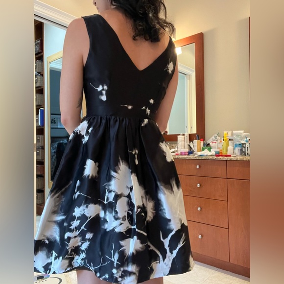 Black and White Floral Print Cocktail Dress - Picture 3 of 5